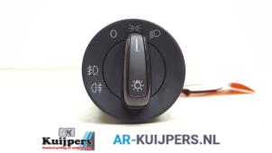 Usados Interruptor de luz Volkswagen Up! (121) 1.0 12V eco Load Up Precio € 15,00 Norma de margen ofrecido por Autorecycling Kuijpers