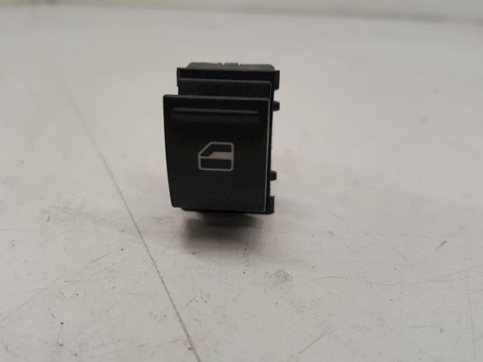 Electric window switch from a Seat Leon (1P1) 1.9 TDI 105 2008