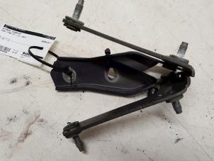 Used Bonnet Hinge Ford C-Max (DM2) 2.0 TDCi 16V Price € 20,00 Margin scheme offered by Autorecycling Kuijpers