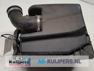 Używane Obudowa filtra powietrza Opel Astra H (L48) 1.6 16V Twinport Cena € 28,20 Procedura marży oferowane przez Autorecycling Kuijpers