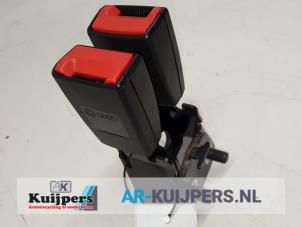 Used Rear seatbelt buckle, centre Audi Q7 (4LB) 3.0 TDI V6 24V Price € 25,00 Margin scheme offered by Autorecycling Kuijpers