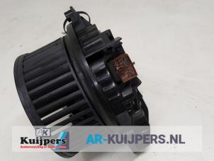 Usagé Moteur de ventilation chauffage Audi A4 (B6) 2.0 20V Prix € 34,00 Règlement à la marge proposé par Autorecycling Kuijpers
