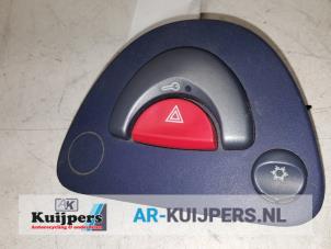 Used Panic lighting switch Smart Fortwo Coupé (450.3) 0.8 CDI Price € 18,00 Margin scheme offered by Autorecycling Kuijpers