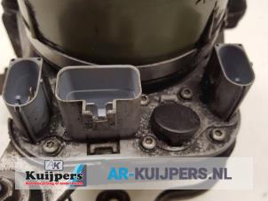 Used Power steering pump Ford Focus C-Max 1.8 16V Price € 75,00 Margin scheme offered by Autorecycling Kuijpers
