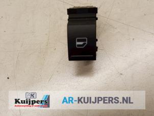 Usagé Commutateur vitre électrique Volkswagen Golf V (1K1) 1.9 TDI Prix € 10,00 Règlement à la marge proposé par Autorecycling Kuijpers