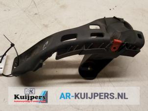 Używane Wspornik zderzaka prawy tyl Opel Astra H SW (L35) 1.9 CDTi 100 Cena € 10,00 Procedura marży oferowane przez Autorecycling Kuijpers