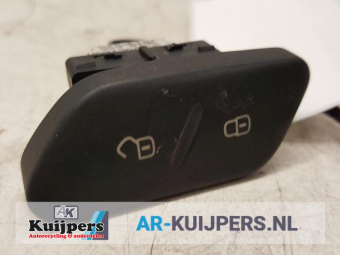 Central locking switch from a Volkswagen Polo V (6R) 1.6 TDI 16V 75 2009