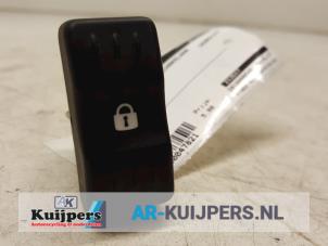 Used Central locking switch Dacia Logan (LS) 1.6 Price € 10,00 Margin scheme offered by Autorecycling Kuijpers