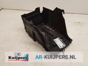 Używane Pojemnik na akumulator Volvo XC60 I (DZ) Cena € 45,00 Procedura marży oferowane przez Autorecycling Kuijpers