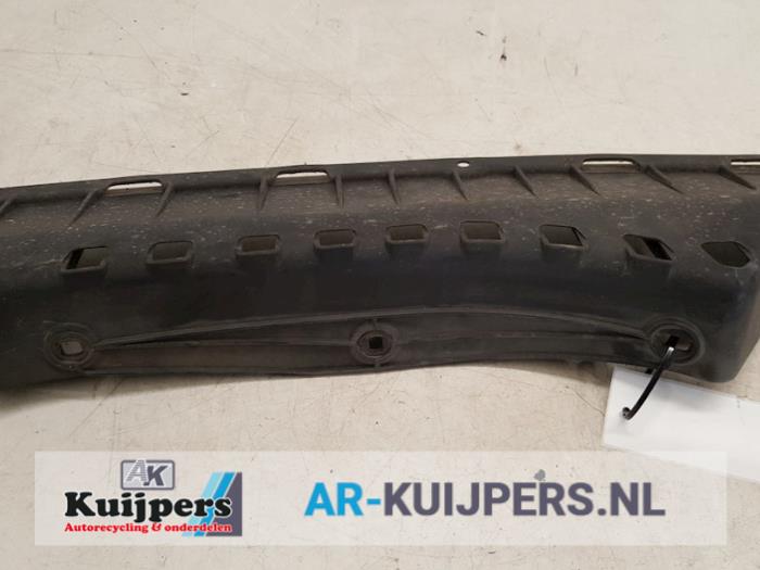 Rear bumper component, central from a BMW 5 serie (E60) 525d 24V 2004