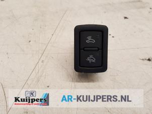 Usagé Commodo Audi A6 (C6) Prix € 15,00 Règlement à la marge proposé par Autorecycling Kuijpers