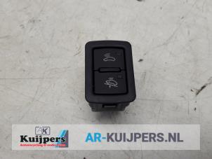 Usagé Commodo Audi A6 (C6) Prix € 15,00 Règlement à la marge proposé par Autorecycling Kuijpers