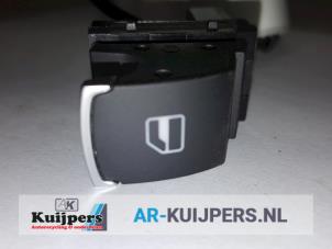 Used Electric window switch Volkswagen Passat Variant (365) 1.8 TSI 16V Price € 15,00 Margin scheme offered by Autorecycling Kuijpers
