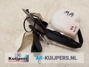 Używane Pas bezpieczenstwa srodkowy tyl Toyota Yaris II (P9) 1.33 16V Dual VVT-I Cena € 20,00 Procedura marży oferowane przez Autorecycling Kuijpers