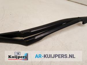 Used Front wiper arm Volkswagen Phaeton (3D) 3.0 V6 TDI 24V 4Motion Price € 60,00 Margin scheme offered by Autorecycling Kuijpers