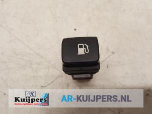 Used Tank cap cover switch Citroen C4 Picasso (UD/UE/UF) 1.6 16V VTi 120 Price € 10,00 Margin scheme offered by Autorecycling Kuijpers