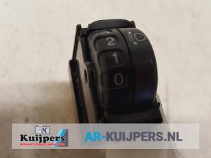 Usados Interruptor faro lhv Toyota Yaris (P1) 1.0 16V VVT-i Precio € 10,00 Norma de margen ofrecido por Autorecycling Kuijpers