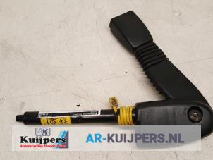 Used Seatbelt tensioner, right Landrover Discovery II 2.5 Td5 Price € 35,00 Margin scheme offered by Autorecycling Kuijpers