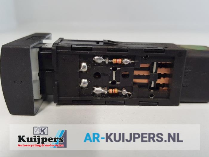 Interruptor de calefactor de parabrisas de un Kia Sorento I (JC) 2.5 CRDi 16V VGT 2007