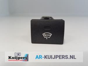 Used Frontscreen heating switch Kia Sorento I (JC) 2.5 CRDi 16V VGT Price € 9,00 Margin scheme offered by Autorecycling Kuijpers