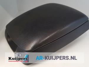 Used Armrest Kia Sorento I (JC) 2.5 CRDi 16V VGT Price € 40,00 Margin scheme offered by Autorecycling Kuijpers