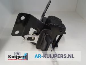 Used Rear seatbelt, centre Kia Sorento I (JC) 3.3 V6 24V Price € 20,00 Margin scheme offered by Autorecycling Kuijpers
