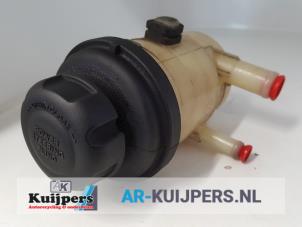 Używane Zbiornik oleju wspomagania kierownicy Kia Sorento I (JC) 3.3 V6 24V Cena € 10,00 Procedura marży oferowane przez Autorecycling Kuijpers