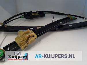 Usagé Lève vitre électrique avant droit Audi A4 Quattro (B8) 3.2 FSI V6 24V Prix € 25,00 Règlement à la marge proposé par Autorecycling Kuijpers