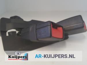 Usagé Insertion ceinture de sécurité arrière centre Audi A4 Quattro (B8) 3.2 FSI V6 24V Prix € 15,00 Règlement à la marge proposé par Autorecycling Kuijpers