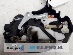 Used Door lock mechanism 2-door, right Mitsubishi Colt (Z2/Z3) 1.3 16V Price € 20,00 Margin scheme offered by Autorecycling Kuijpers