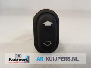Usagé Commutateur toit ouvrant Ford Focus C-Max 1.8 16V Prix € 15,00 Règlement à la marge proposé par Autorecycling Kuijpers