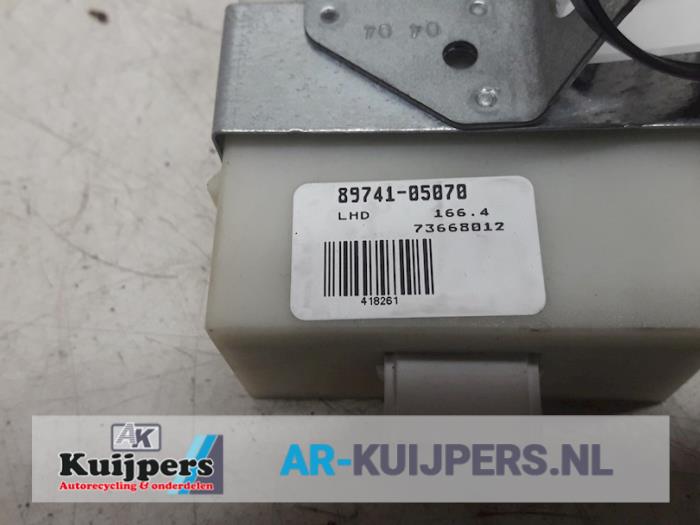Central door locking relay from a Toyota Avensis Wagon (T25/B1E) 2.0 16V D-4D 2004
