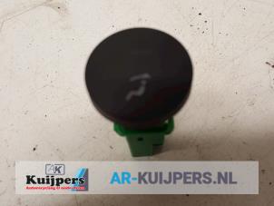 Used Air conditioning switch Nissan Qashqai (J10) 2.0 dCi 4x4 Price € 20,00 Margin scheme offered by Autorecycling Kuijpers