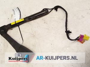 Usagé Insertion ceinture de sécurité avant droite Opel Vectra C 1.8 16V Prix € 15,00 Règlement à la marge proposé par Autorecycling Kuijpers