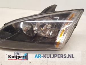 Used Headlight, left Ford Focus 2 Wagon 1.6 TDCi 16V 110 Price € 15,00 Margin scheme offered by Autorecycling Kuijpers