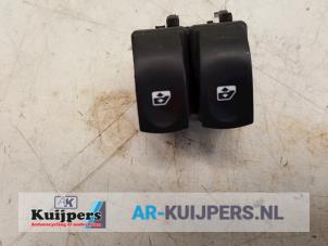 Used Multi-functional window switch Renault Clio III (BR/CR) 1.6 16V Price € 10,00 Margin scheme offered by Autorecycling Kuijpers