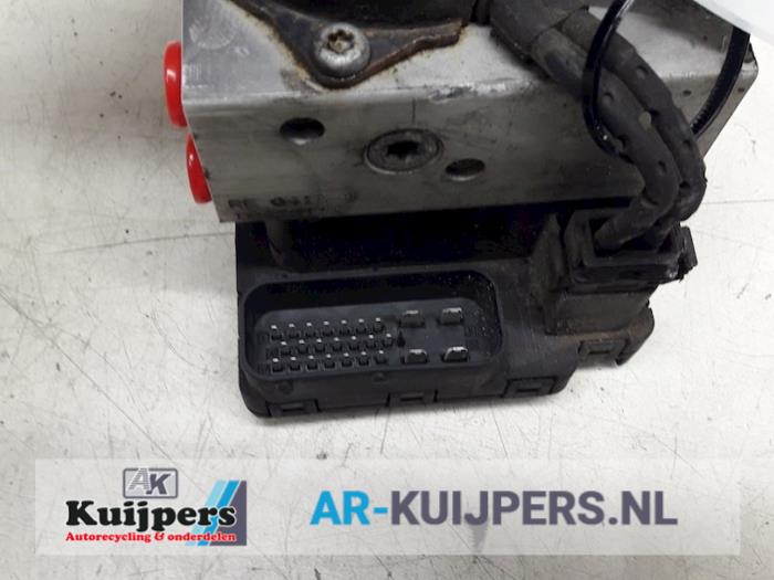 ABS pump from a Seat Arosa (6H1) 1.4 TDI 2001