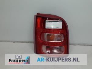 Usados Luz trasera izquierda Nissan Micra (K11) 1.3 ,N-CVT 16V Precio € 15,00 Norma de margen ofrecido por Autorecycling Kuijpers