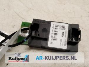 Usagé Antenne amplificateur Mercedes S (W221) 3.0 S-320 CDI 24V Prix € 24,00 Règlement à la marge proposé par Autorecycling Kuijpers