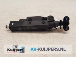 Used Headlight washer Volkswagen Phaeton (3D) 4.2 V8 40V 4Motion Price € 37,50 Margin scheme offered by Autorecycling Kuijpers