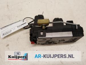 Używane Mechanizm blokady drzwi lewych tylnych wersja 4-drzwiowa Opel Vectra C GTS 1.8 16V Cena € 15,00 Procedura marży oferowane przez Autorecycling Kuijpers