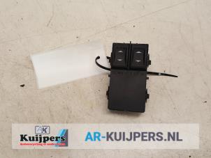 Usagé Commutateur vitre électrique Ford Mondeo III 1.8 16V Prix € 12,00 Règlement à la marge proposé par Autorecycling Kuijpers
