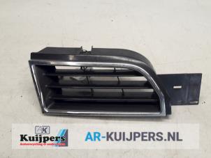 Used Grille Mitsubishi Carisma 1.6i 16V Price € 15,00 Margin scheme offered by Autorecycling Kuijpers