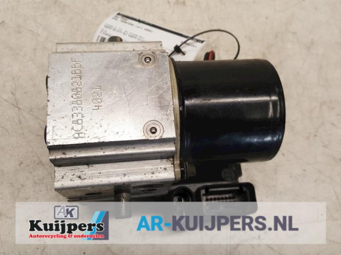 ABS pump from a Opel Frontera (6B) 2.2 DTI 16V 2000