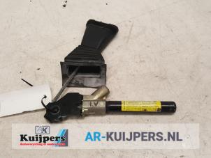 Used Front seatbelt buckle, left Opel Frontera (6B) 2.2 DTI 16V Price € 25,00 Margin scheme offered by Autorecycling Kuijpers