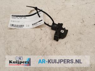 Used Sunroof switch Peugeot 207 CC (WB) 1.6 HDiF 16V Price € 10,00 Margin scheme offered by Autorecycling Kuijpers