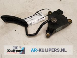 Used Accelerator pedal Renault Clio III (BR/CR) 1.4 16V Price € 15,00 Margin scheme offered by Autorecycling Kuijpers