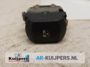 Used Electric window switch Renault Clio III (BR/CR) 1.4 16V Price € 10,00 Margin scheme offered by Autorecycling Kuijpers