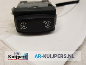 Usados Interruptor (varios) Renault Clio III (BR/CR) 1.4 16V Precio € 10,00 Norma de margen ofrecido por Autorecycling Kuijpers