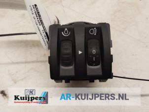 Usados Interruptor (varios) Renault Clio III (BR/CR) 1.4 16V Precio € 15,00 Norma de margen ofrecido por Autorecycling Kuijpers